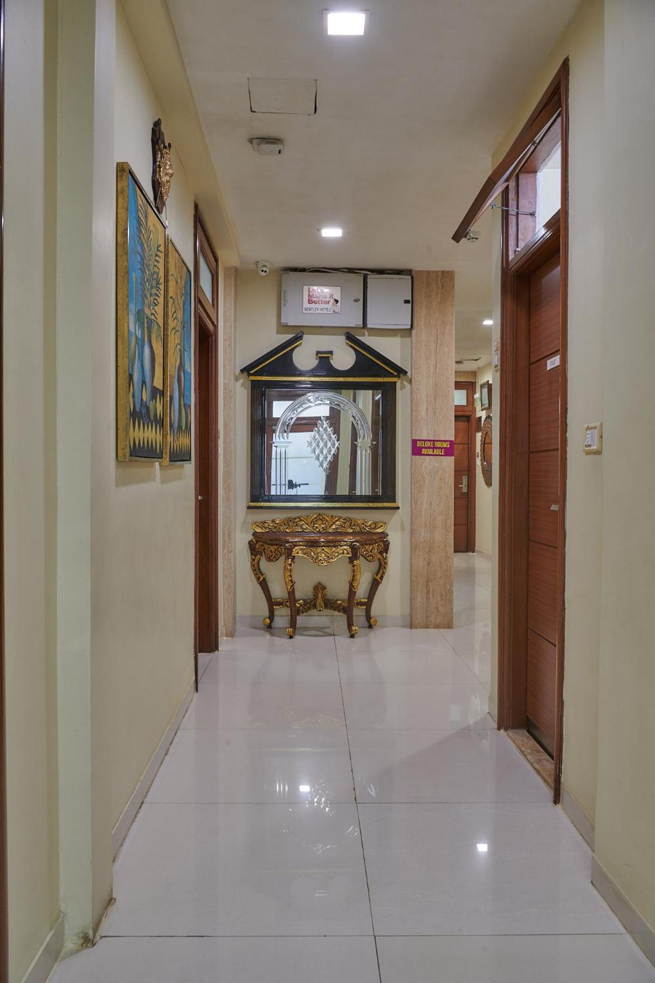 Bentley Hotel Marine Drive Мумбаи Экстерьер фото