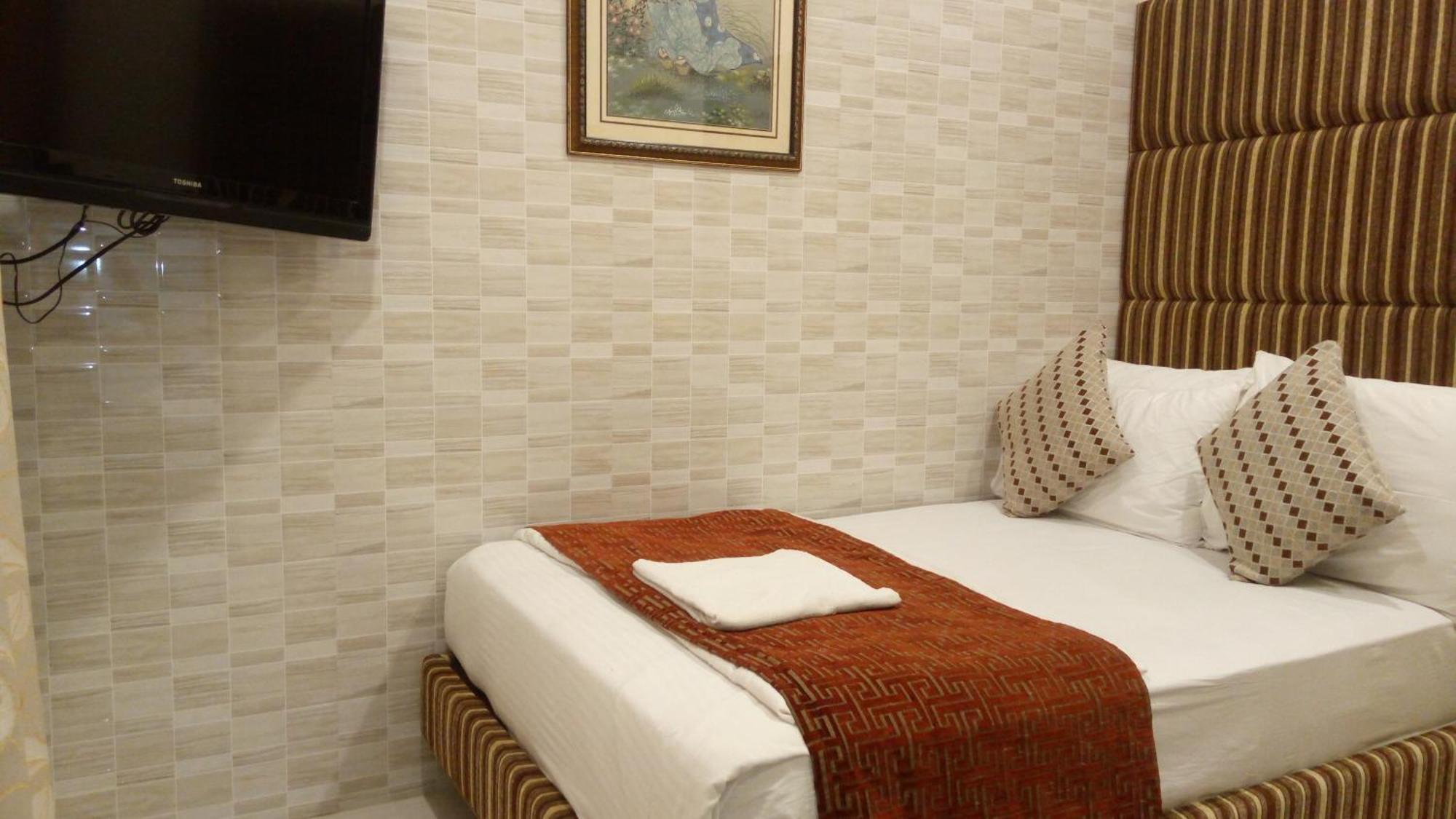Bentley Hotel Marine Drive Мумбаи Экстерьер фото
