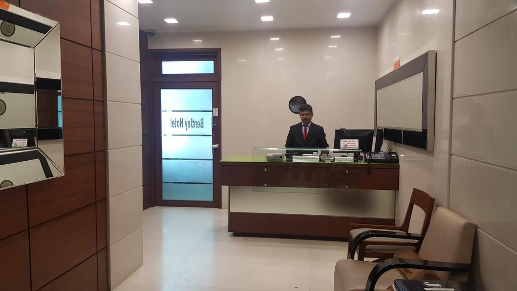 Bentley Hotel Marine Drive Мумбаи Экстерьер фото