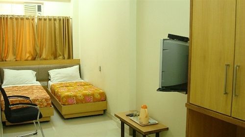 Bentley Hotel Marine Drive Мумбаи Экстерьер фото