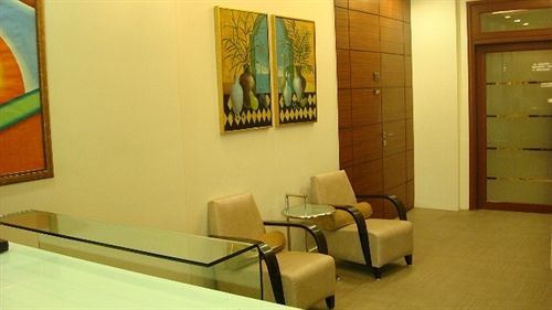 Bentley Hotel Marine Drive Мумбаи Экстерьер фото